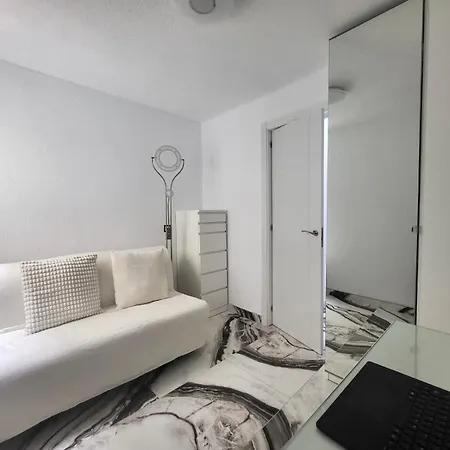 Apartment 2 Bedrooms Flat + Balcony + Parking At Canteras Las Palmas de Gran Canaria